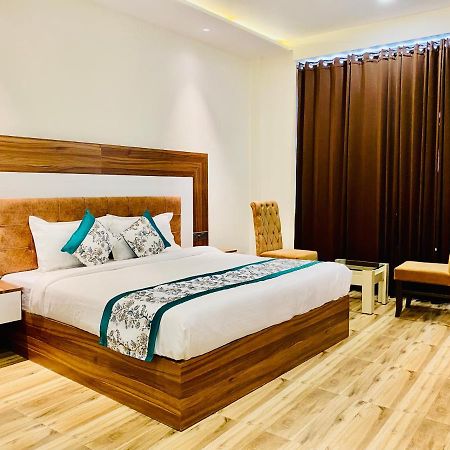 Hotel White House By An Hotels - Walking Distance From Golden Temple アムリトサル エクステリア 写真
