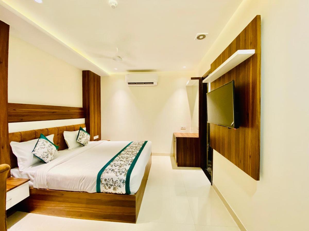 Hotel White House By An Hotels - Walking Distance From Golden Temple アムリトサル エクステリア 写真