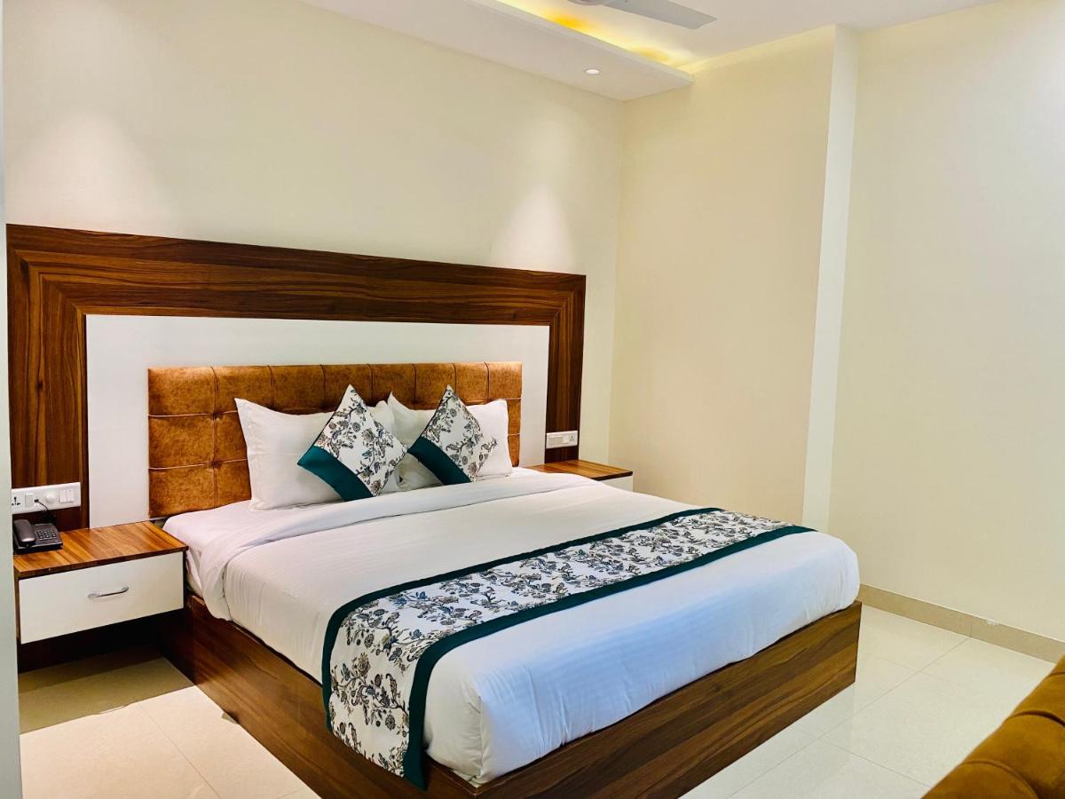 Hotel White House By An Hotels - Walking Distance From Golden Temple アムリトサル エクステリア 写真