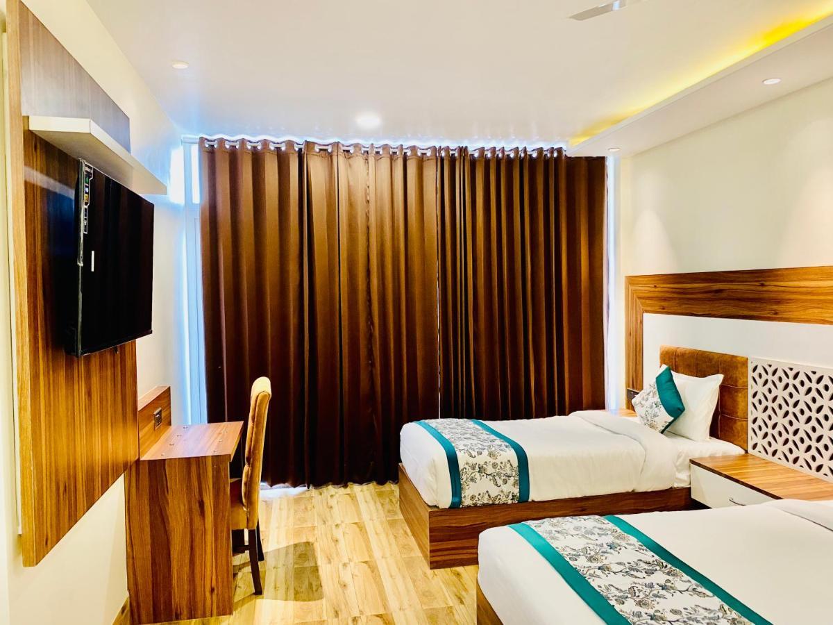 Hotel White House By An Hotels - Walking Distance From Golden Temple アムリトサル エクステリア 写真