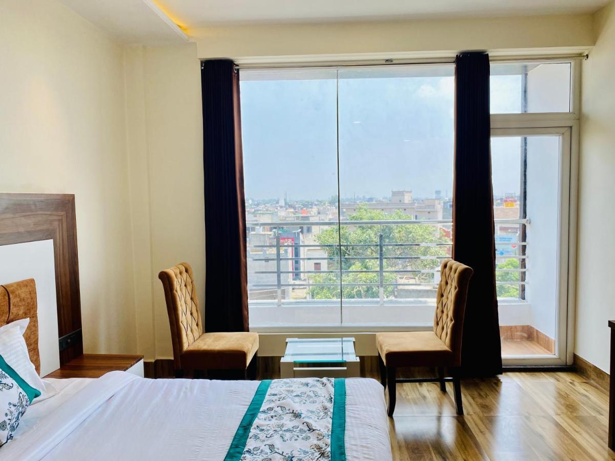 Hotel White House By An Hotels - Walking Distance From Golden Temple アムリトサル エクステリア 写真