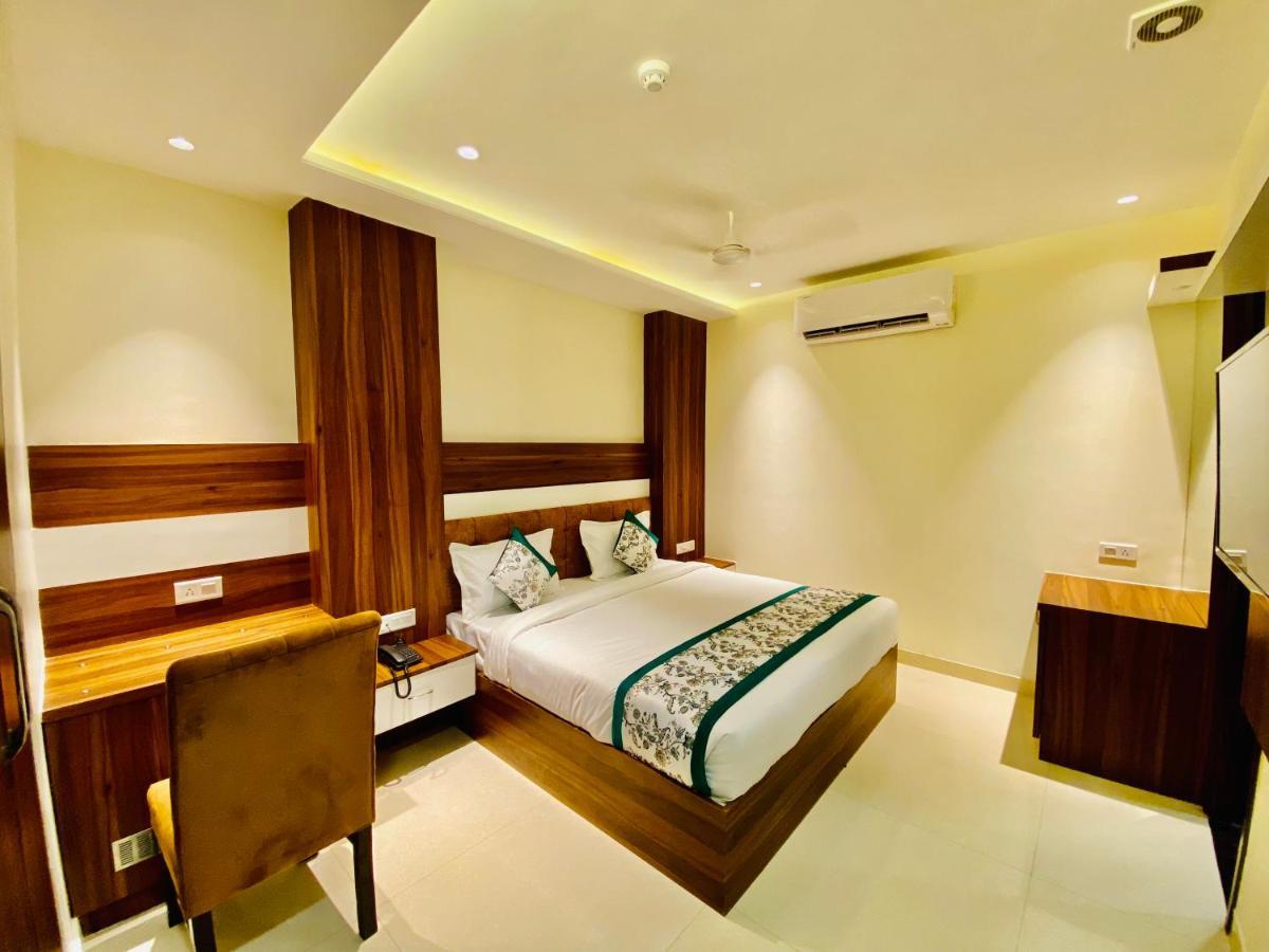 Hotel White House By An Hotels - Walking Distance From Golden Temple アムリトサル エクステリア 写真