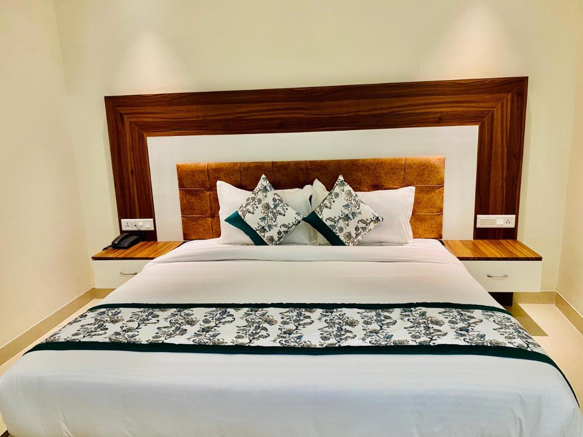 Hotel White House By An Hotels - Walking Distance From Golden Temple アムリトサル エクステリア 写真