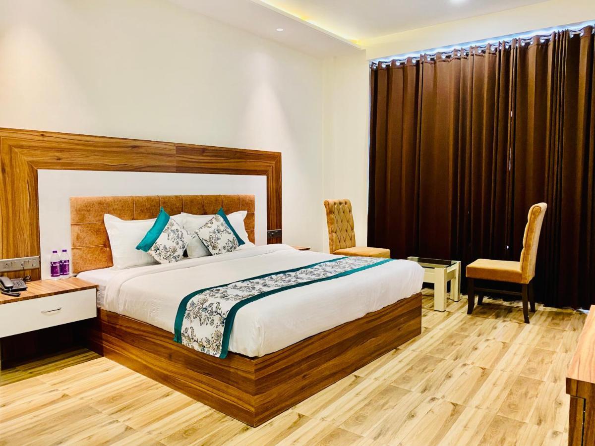 Hotel White House By An Hotels - Walking Distance From Golden Temple アムリトサル エクステリア 写真